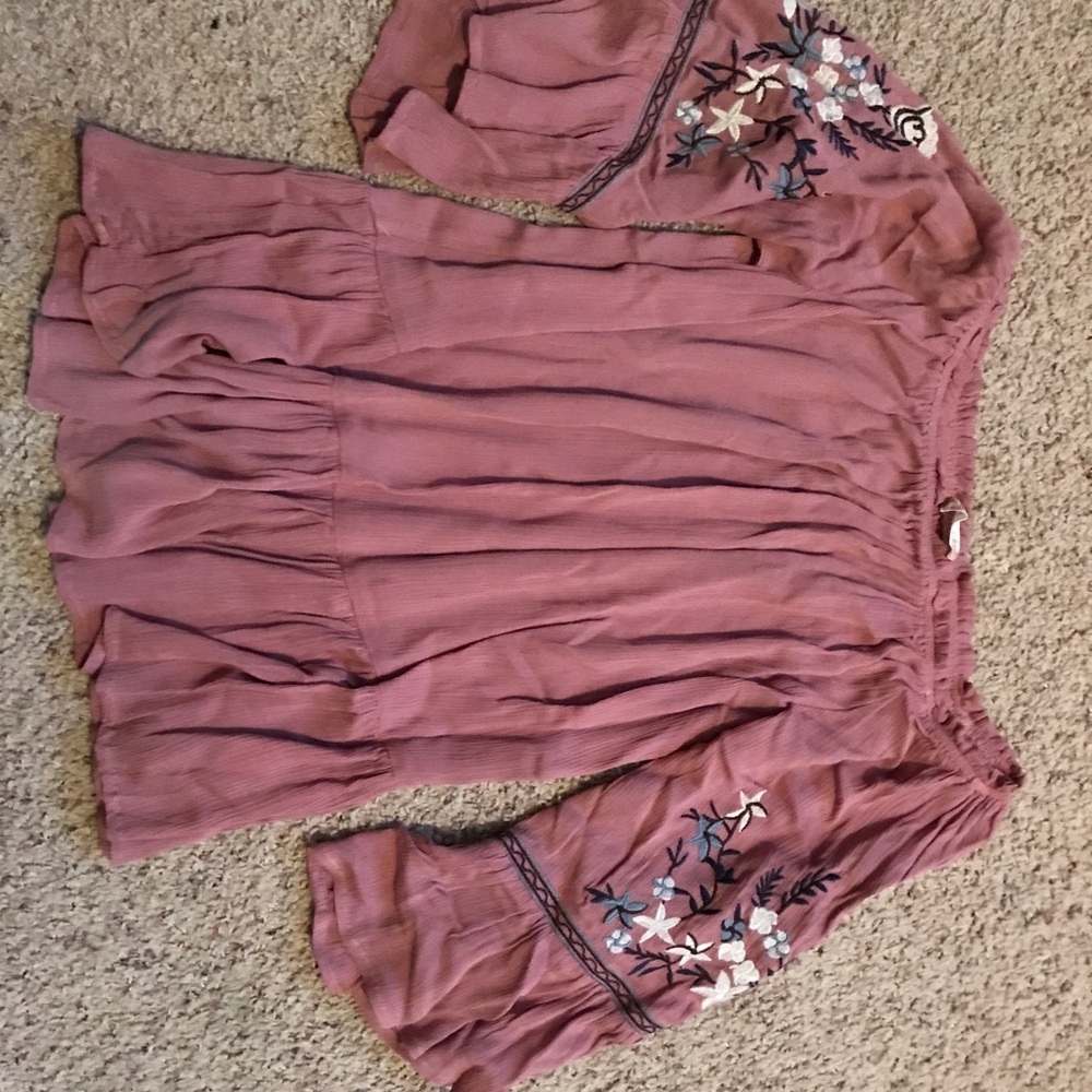 Off the shoulder Altar’d State top M/L